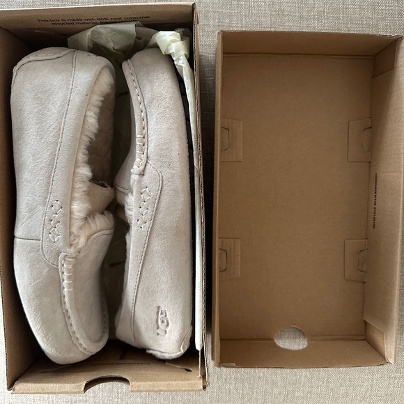 UGG Ansley Shoes Brand New In Box - Picture 1 of 8